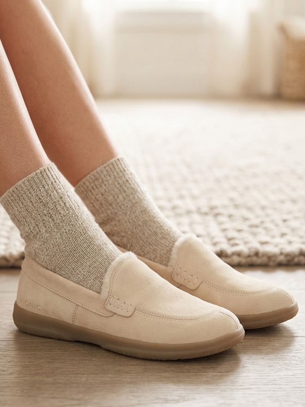 Vionic Lynez Suede Faux Fur Lined Slip-On Loafer Slippers Cream Sz 6.5